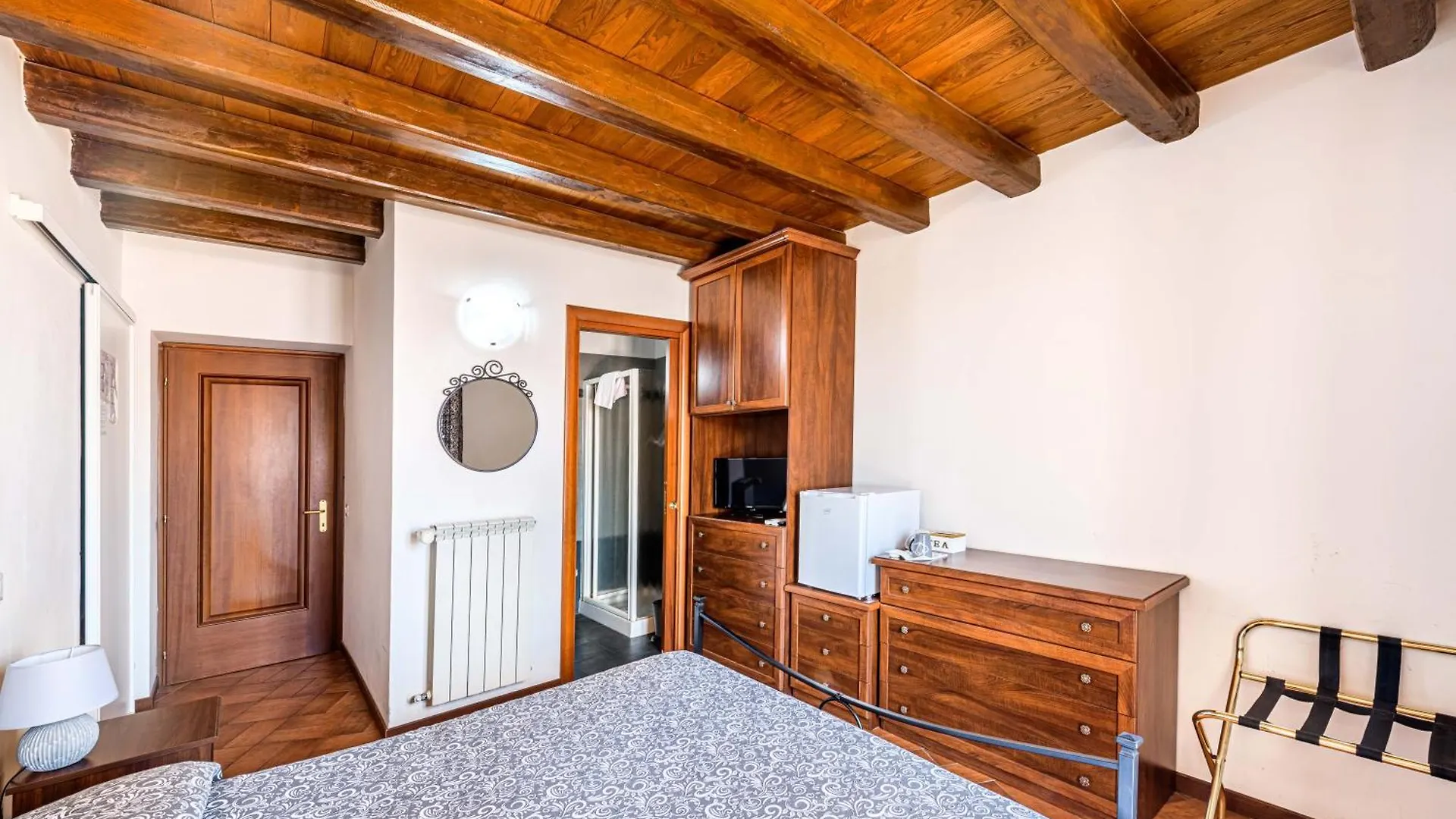 BB Il Re Alla Reginella Guest House Roma